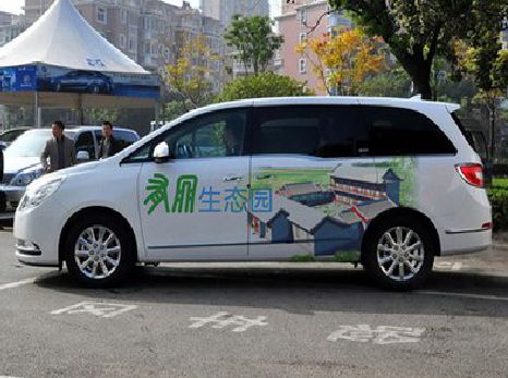 石屏户外车贴喷绘如何保持效果?